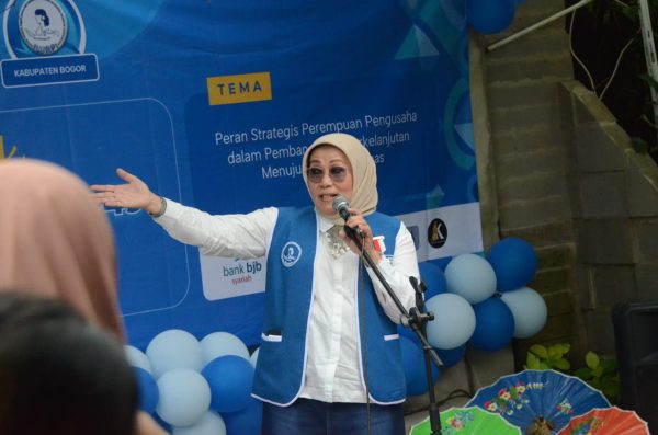 ketua IWAPI Kabupaten Bogor, Inne Roswianita pada perayaan HUT IWAPI ke-49, di Yocia Dairy Village, Ciawi