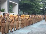 Para PNS dilingkungan Pemkab Bogor saat melakukan apel.(dok.diskominfo)