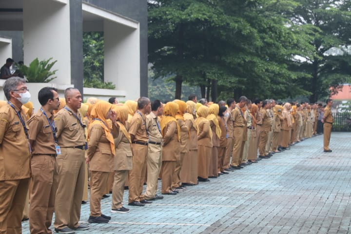 Para PNS dilingkungan Pemkab Bogor saat melakukan apel.(dok.diskominfo)