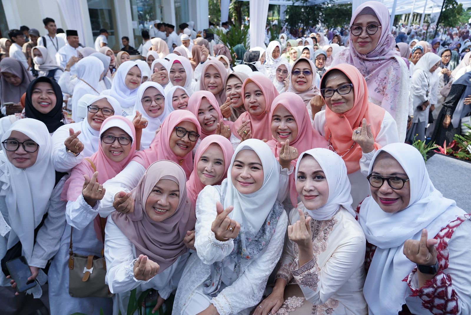 Wali Kota Bogor, Bima Arya bersama Wakil Wali Kota Bogor, Dedie A. Rachim mengikuti kegiatan Halalbihalal bersama seluruh Aparatur Sipil Negara (ASN) Kota Bogor