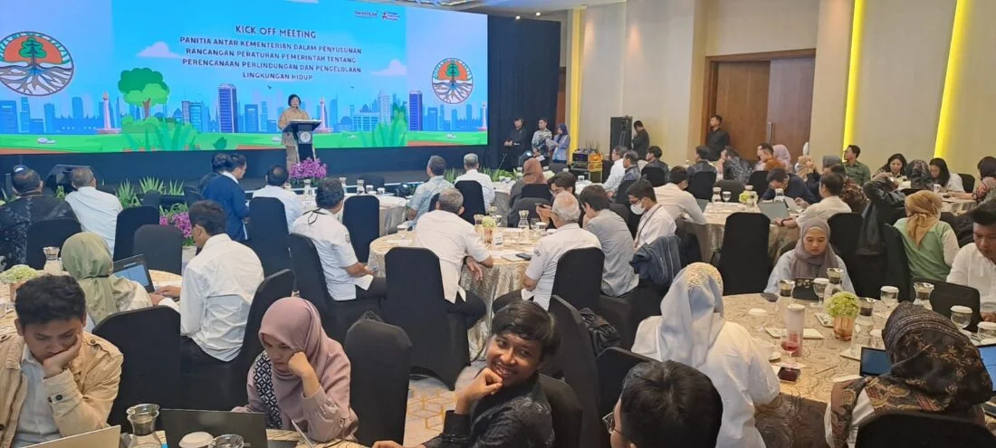 Menteri Lingkungan Hidup saat memberikan sambutan dalam rapat PAK.(dok.KLHK)