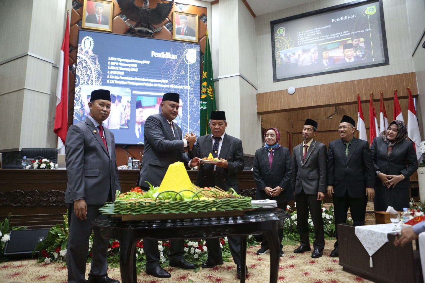 Pimpinan DPRD Kabupaten Bogor menggelar acara perpisahan dengan Sekda Kabupaten Bogor Burhanudin yang memasuki masa pensiun