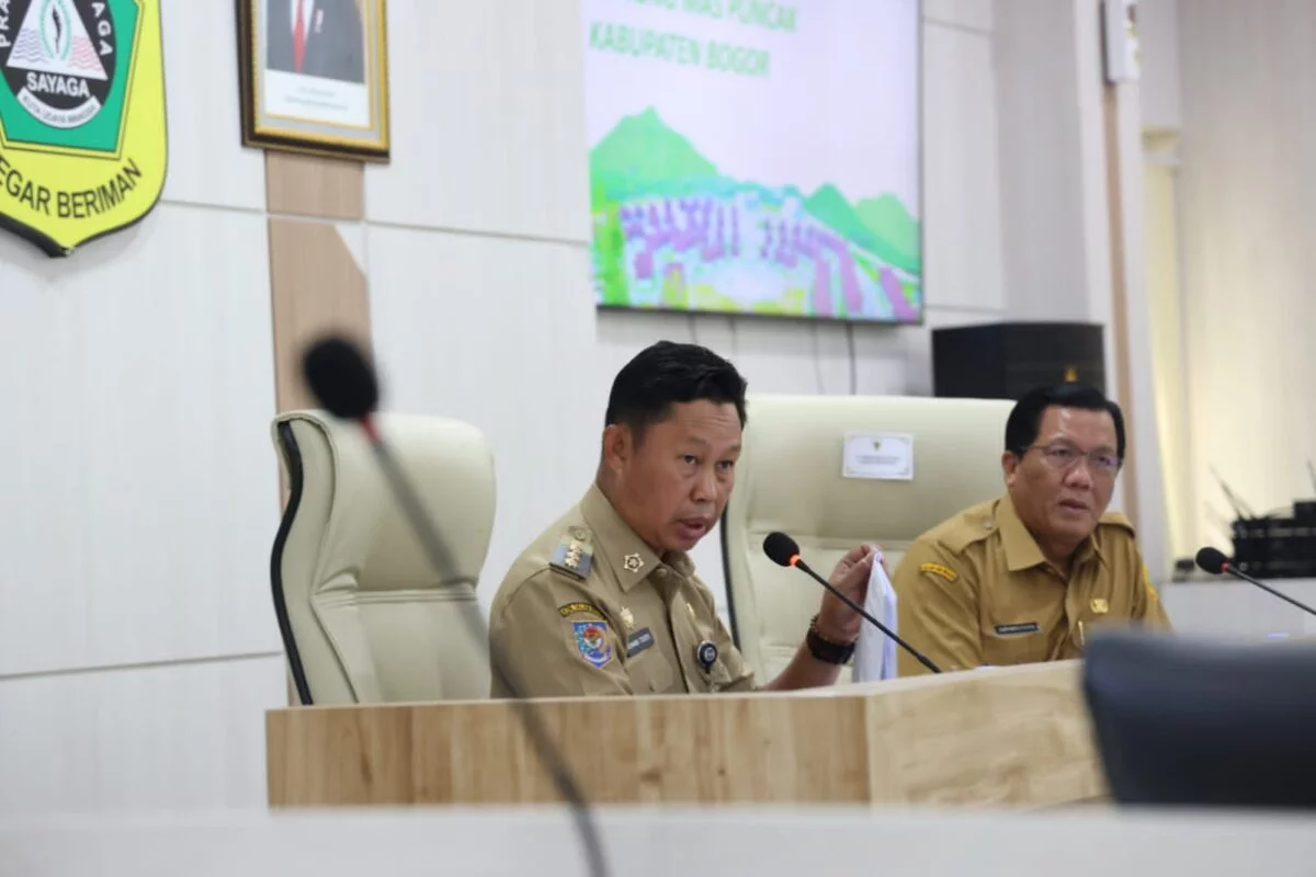 Asmawa Tosepu memberi pengarahan jajaran kepada jajaran ASN. Foto: humas