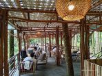 ‘kembali kealam cafe’ puncak’, images sumber: @kembalikealam.com