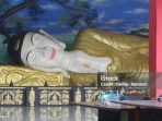 Patung besar di vihara, images sumber: iStock