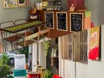 Suasana di kedai kopi aruna