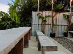 Area outdoor yangabda di Kafe Shisa Aliakbar di Bogor, images sumber: Abil