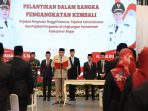 Bupati Bogor saat melantik sejumlah kepala OPD menyusul adanya perubahan nomenklatur. Pelantikan digelar di Vivo Mall, Kecamatan Sukaraja. Foto: humas
