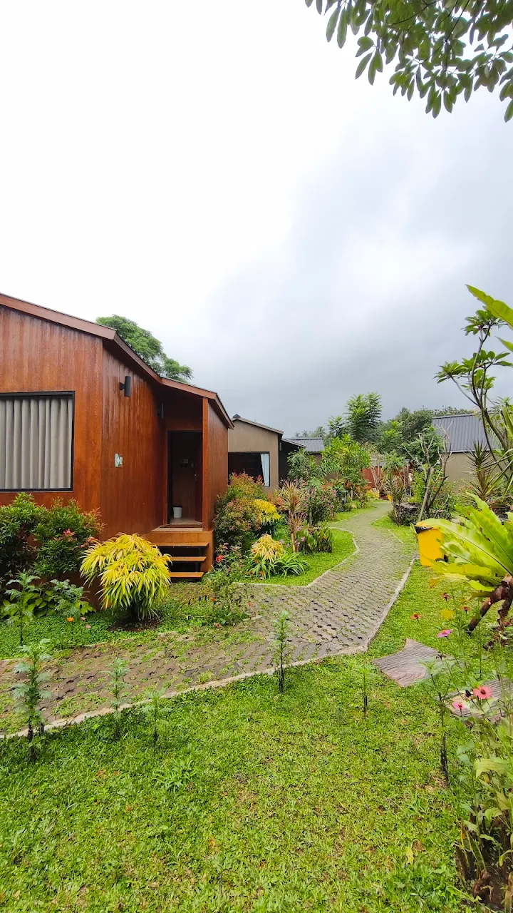 Cabin Geulis Puncak Bogor, images sumber: AngeleaChan